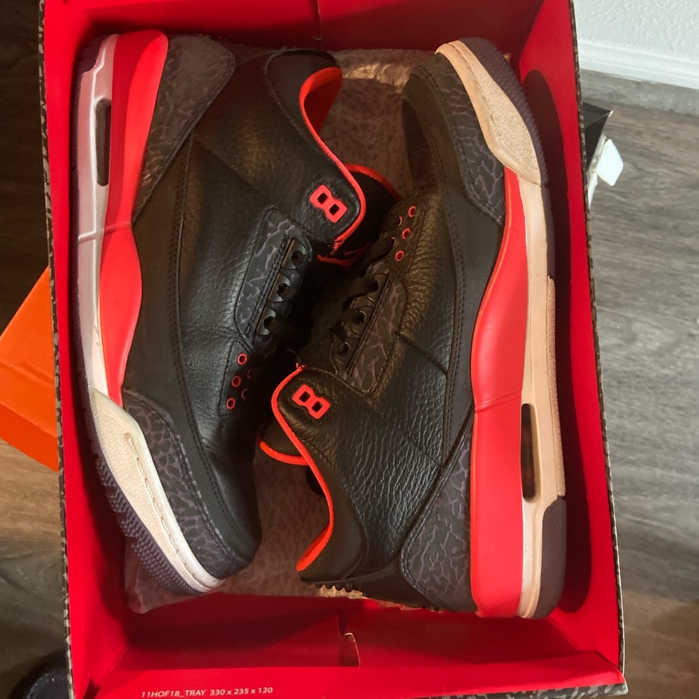 Air Jordan 3 crimson size 10